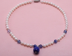 Perlový náhrdelník s přívěškem
