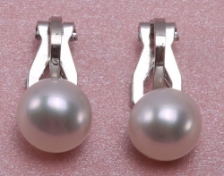 Klipsové náušnice s bílou perlou