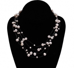Iluzivní náhrdelník z perel