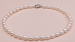 Perlový náhrdelník bílý