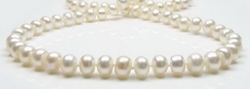 Náhrdelník z bílých perel 