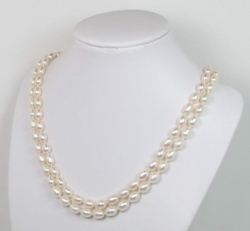 Dvouřadý bílý náhrdelník