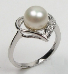 Prsten s bílou perlou "Srdce"